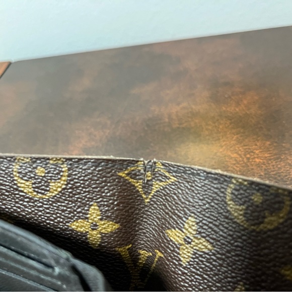 Men’s Louis Vuitton Bifold Wallet - Picture 7 of 15